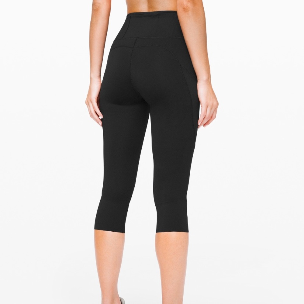 NWOT Black lululemon capris